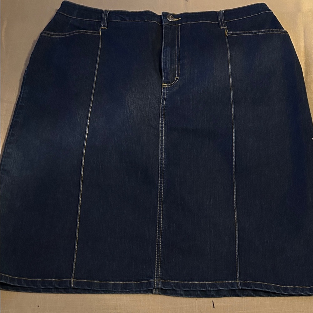 EUC Gloria Vanderbilt Dark Blue Denim Skirt